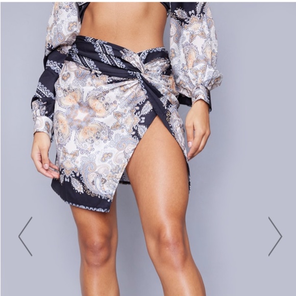 BLACK PRINT BALLOON SLEEVE CROP TOP & TWIST FRONT SPLIT LEG MINI SKIRT - Picture 2 of 4